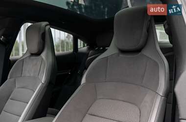 Седан Porsche Taycan 2021 в 