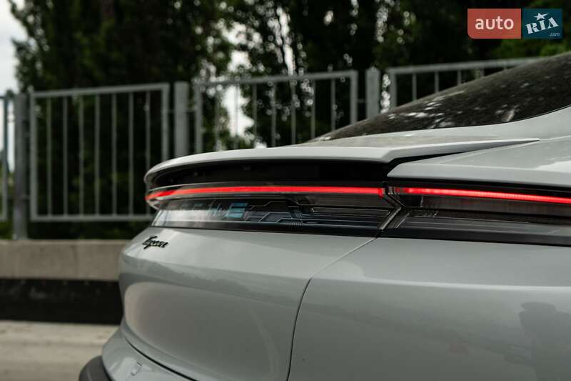 Седан Porsche Taycan 2021 в Києві