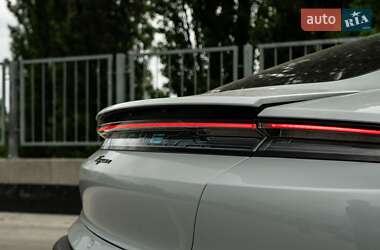 Седан Porsche Taycan 2021 в 