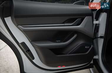 Седан Porsche Taycan 2021 в 