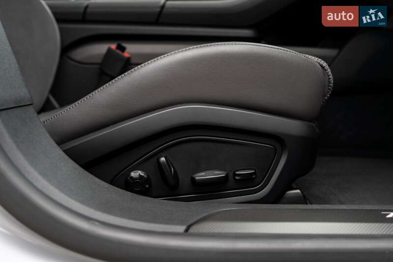 Седан Porsche Taycan 2021 в Києві