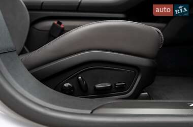 Седан Porsche Taycan 2021 в 