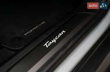 Седан Porsche Taycan 2021 в 
