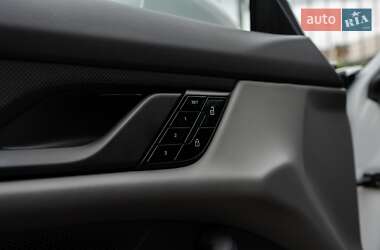 Седан Porsche Taycan 2021 в 