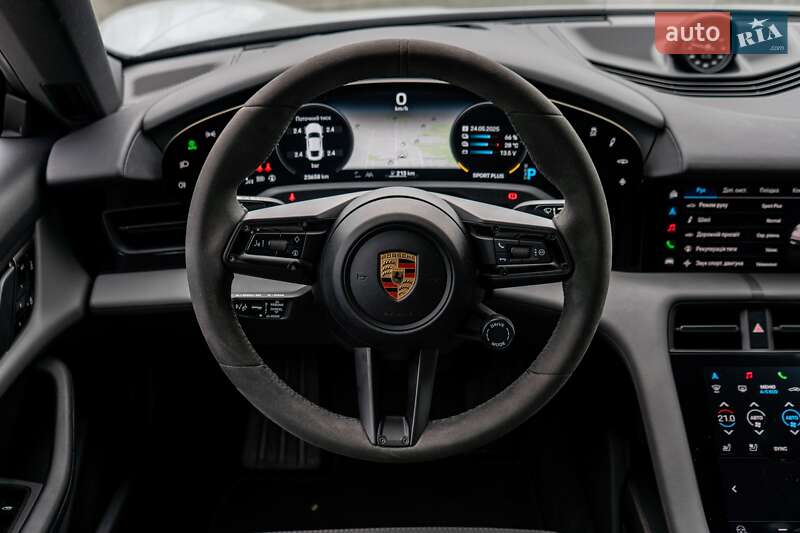 Седан Porsche Taycan 2021 в Києві