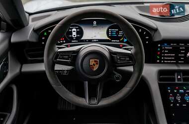 Седан Porsche Taycan 2021 в 