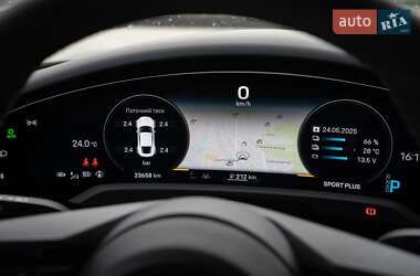 Седан Porsche Taycan 2021 в 
