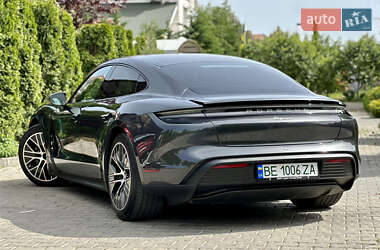 Седан Porsche Taycan 2021 в 