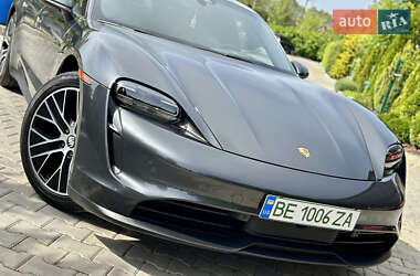 Седан Porsche Taycan 2021 в 