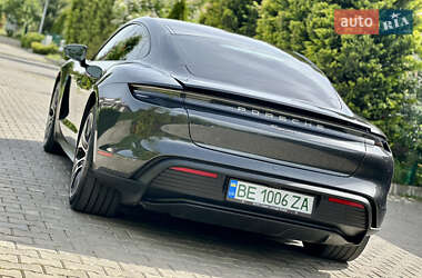 Седан Porsche Taycan 2021 в 