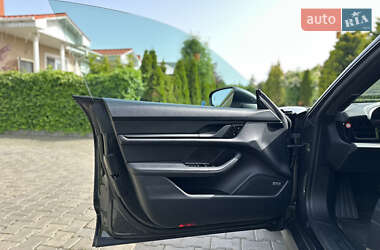 Седан Porsche Taycan 2021 в 