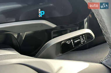 Седан Porsche Taycan 2021 в 