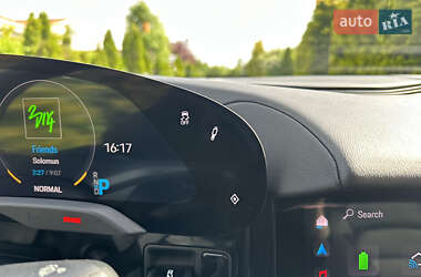 Седан Porsche Taycan 2021 в 