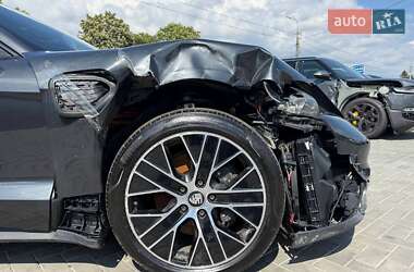 Седан Porsche Taycan 2021 в 