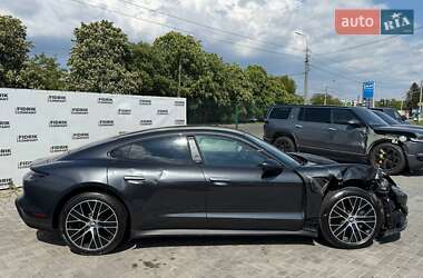 Седан Porsche Taycan 2021 в 