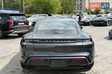 Седан Porsche Taycan 2022 в 