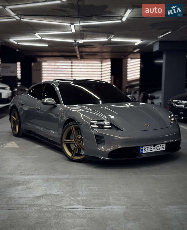Седан Porsche Taycan 2020 в 