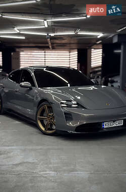 Седан Porsche Taycan 2020 в 