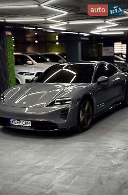 Седан Porsche Taycan 2020 в 