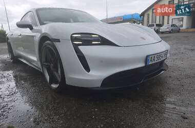 Седан Porsche Taycan 2022 в 
