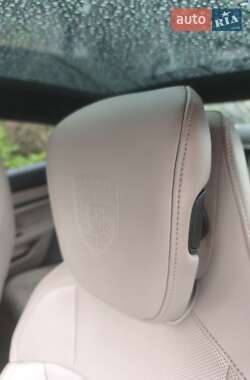 Седан Porsche Taycan 2022 в 