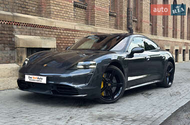 Седан Porsche Taycan 2021 в Чернівцях