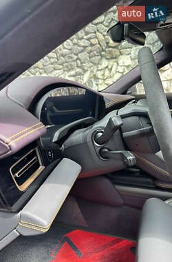 Седан Porsche Taycan 2023 в 