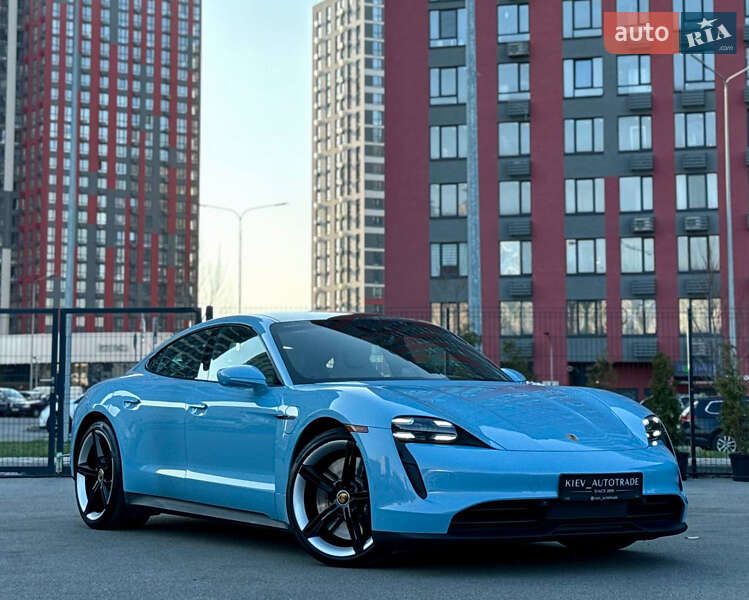 Седан Porsche Taycan 2020 в 