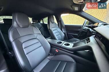 Седан Porsche Taycan 2022 в 