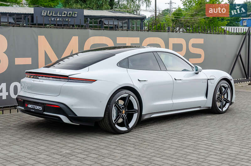 Седан Porsche Taycan 2020 в Киеве