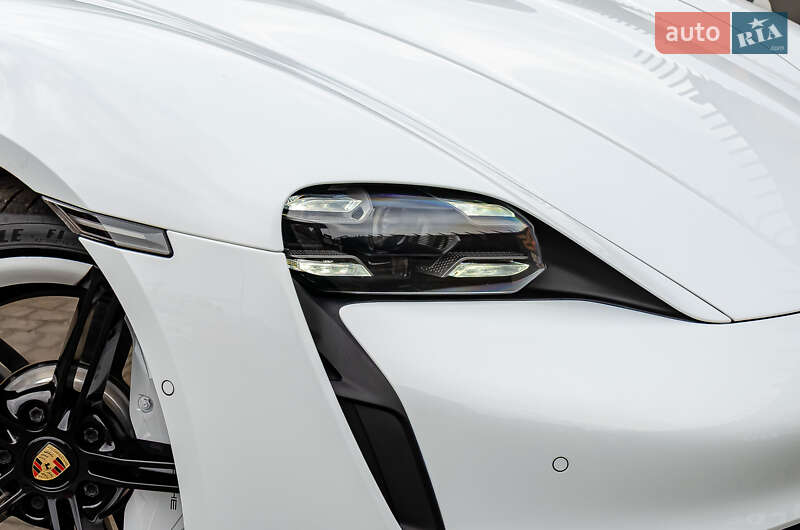 Седан Porsche Taycan 2020 в Киеве