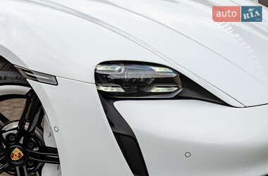 Седан Porsche Taycan 2020 в 