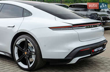Седан Porsche Taycan 2020 в 