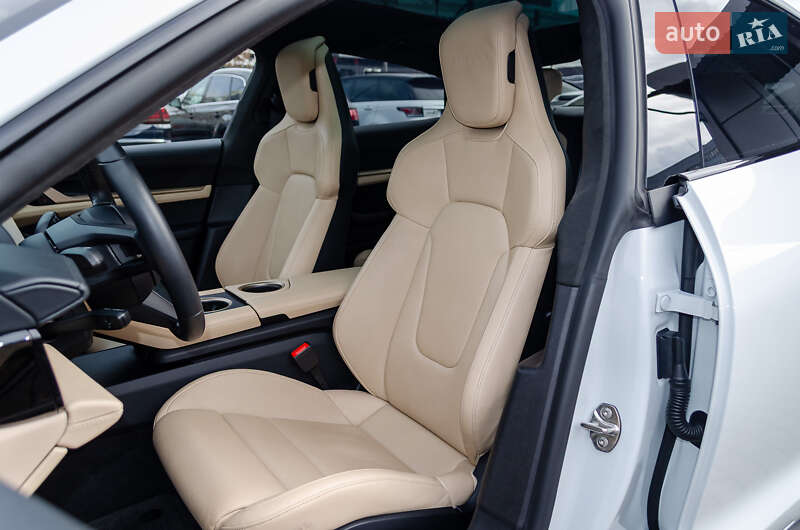 Седан Porsche Taycan 2020 в Киеве