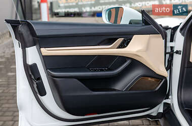 Седан Porsche Taycan 2020 в 