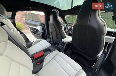 Седан Porsche Taycan 2021 в 