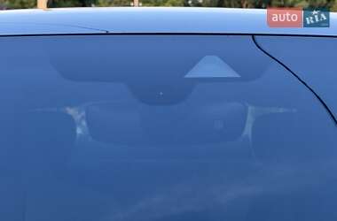Седан Porsche Taycan 2021 в 