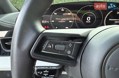 Седан Porsche Taycan 2021 в 