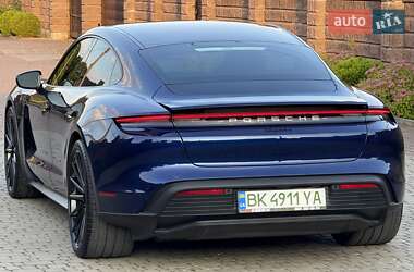 Седан Porsche Taycan 2021 в 