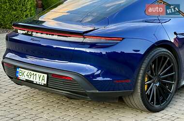 Седан Porsche Taycan 2021 в 