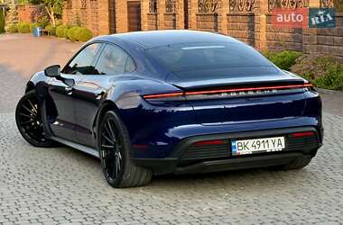 Седан Porsche Taycan 2021 в 