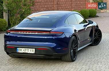 Седан Porsche Taycan 2021 в 