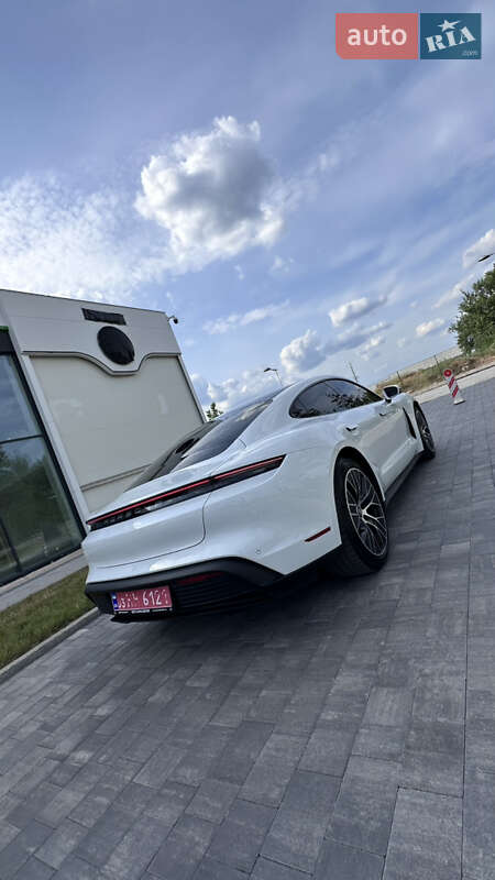 Седан Porsche Taycan 2021 в Києві