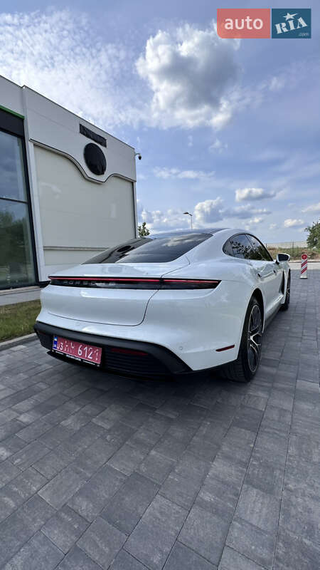 Седан Porsche Taycan 2021 в Києві