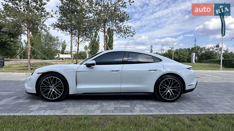 Седан Porsche Taycan 2021 в Києві