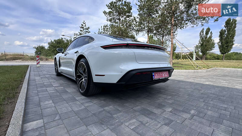 Седан Porsche Taycan 2021 в Києві