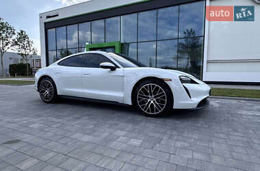 Седан Porsche Taycan 2021 в 