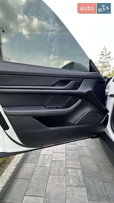 Седан Porsche Taycan 2021 в Києві