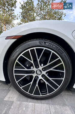 Седан Porsche Taycan 2021 в 