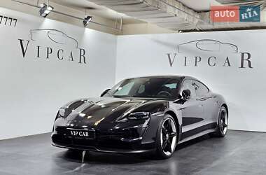 Седан Porsche Taycan 2021 в 